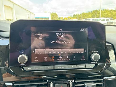 Used 2025 Nissan Pathfinder SV image 13