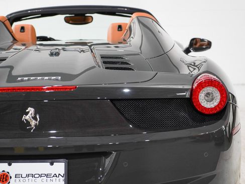 Used 2014 Ferrari 458 Spider image 34