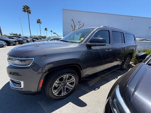 Used 2024 Jeep Wagoneer L Series II RWD image 2