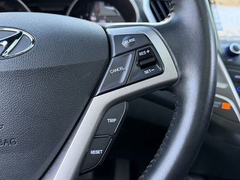 Used 2017 Hyundai Veloster Value Edition FWD image 23