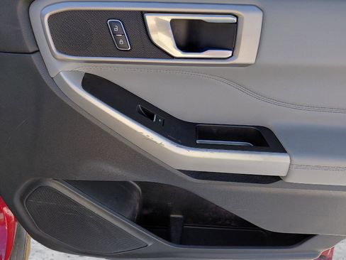 Used 2022 Ford Explorer XLT w/ Equipment Group 202A image 13