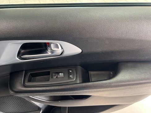 Used 2020 Chrysler Pacifica Touring-L w/ S Appearance Package FWD image 14