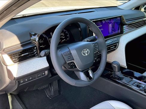 Used 2025 Toyota Camry XLE image 17