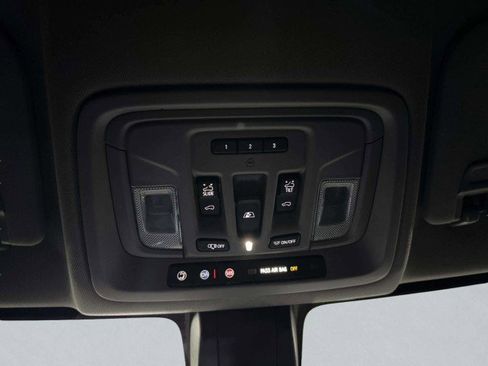 Used 2022 GMC Sierra 3500 Denali w/ Denali Ultimate Package image 26