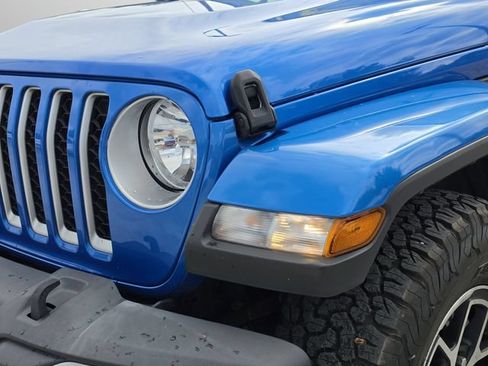 Used 2021 Jeep Gladiator Overland w/ Popular Equipment Package AWD/4WD image 11