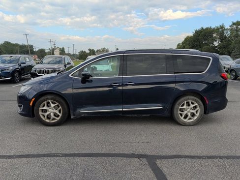 Used 2017 Chrysler Pacifica Touring-L Plus w/ Advanced Safetytec Group FWD image 3