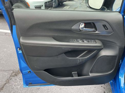 New 2026 Chrysler Pacifica Select FWD image 28