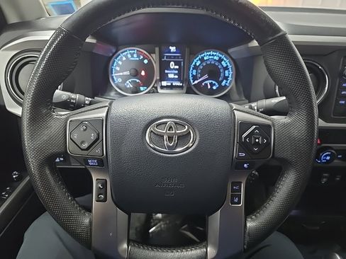Used 2018 Toyota Tacoma SR5 image 19