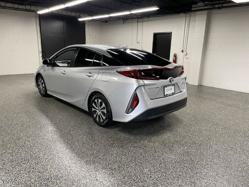 Used 2022 Toyota Prius Prime XLE FWD image 6