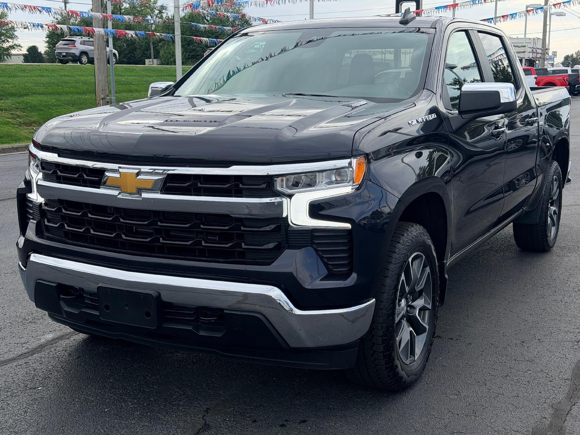 Used 2024 Chevrolet Silverado 1500 LT AWD/4WD image 1