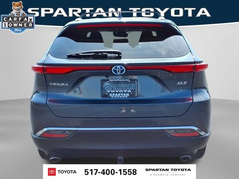 Used 2023 Toyota Venza XLE AWD/4WD image 7