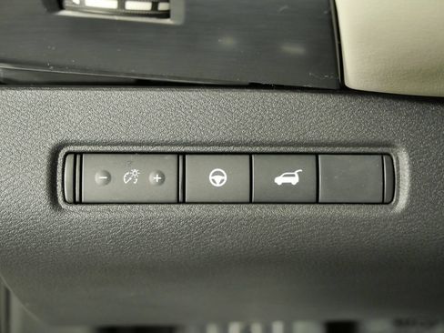 Used 2025 Nissan Pathfinder SL AWD/4WD image 24