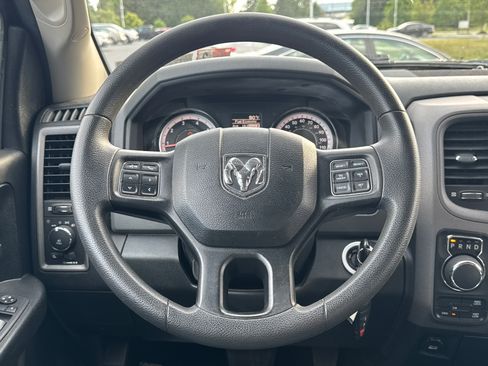 Used 2018 RAM 1500 Express AWD/4WD image 3