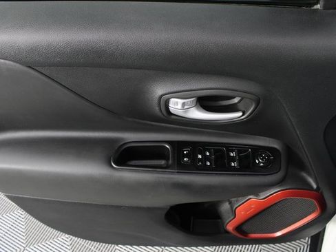 Used 2023 Jeep Renegade Trailhawk image 13