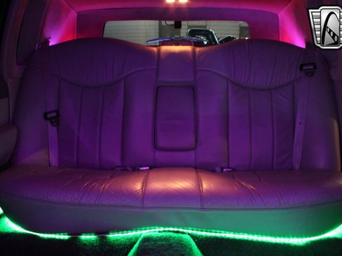 Used 1996 Lincoln Town Car Executive image 25