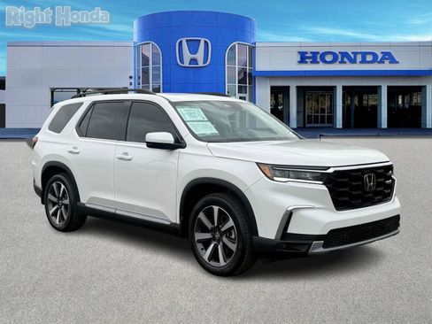 Certified 2025 Honda Pilot Touring image 11