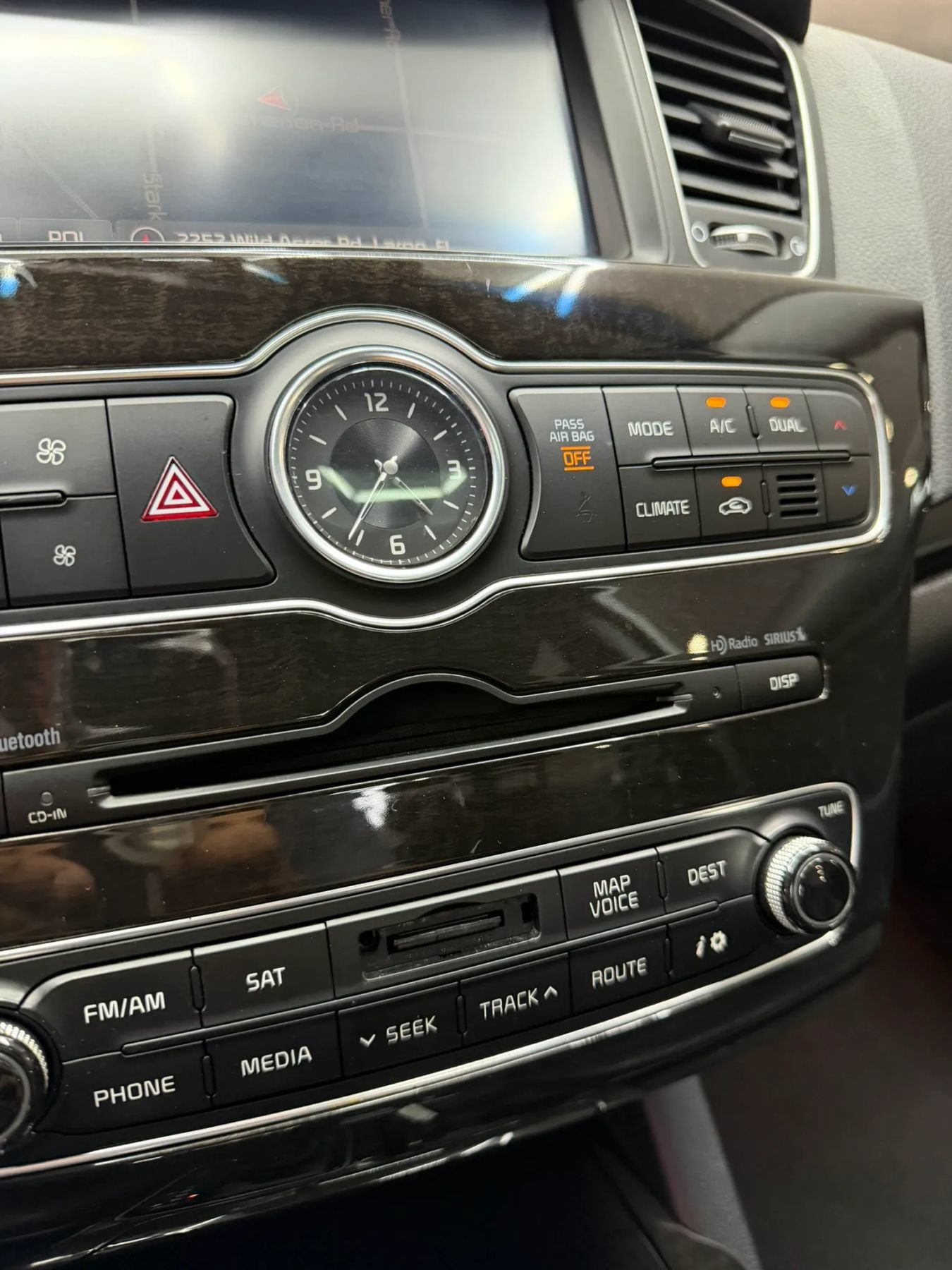 Used 2015 Kia Cadenza Premium w/ Technology Package FWD image 23