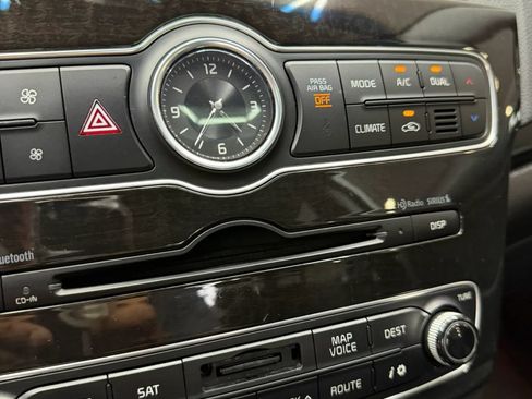 Used 2015 Kia Cadenza Premium w/ Technology Package FWD image 23
