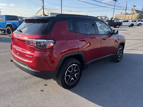 Used 2025 Jeep Compass Trailhawk AWD/4WD image 3