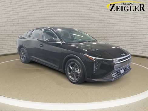 Certified 2025 Kia K4 FWD image 3