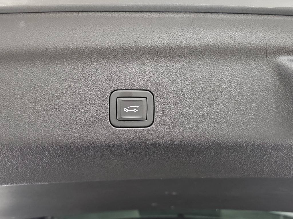 Used 2026 GMC Yukon XL Denali w/ Sun & Power Step Package AWD/4WD image 16