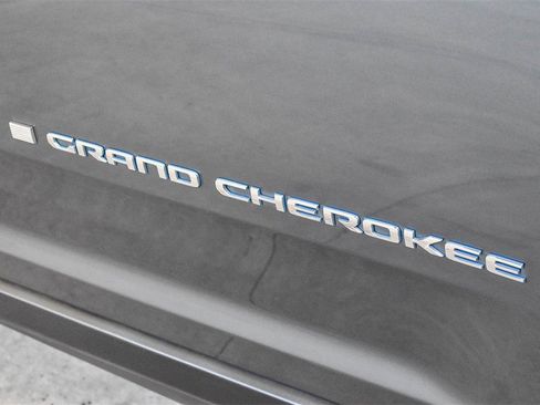 Used 2022 Jeep Grand Cherokee Limited 4xe image 10