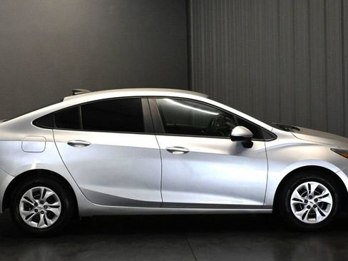 Used 2019 Chevrolet Cruze LS FWD image 4