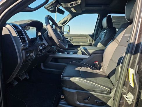 New 2026 RAM 2500 Laramie AWD/4WD image 10