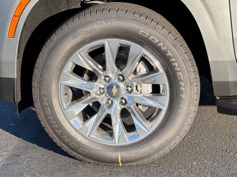 New 2026 Chevrolet Suburban Premier image 27