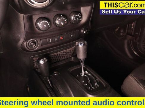 Used 2017 Jeep Wrangler Unlimited Rubicon w/ Connectivity Group image 18