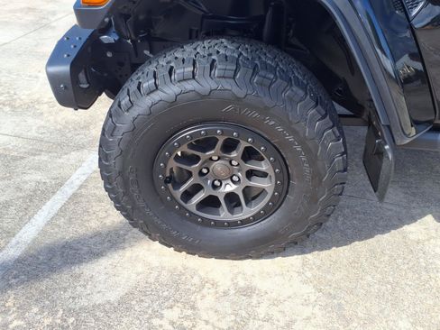 Used 2022 Jeep Wrangler Unlimited Rubicon w/ Xtreme Recon 35" Tire Package AWD/4WD image 11