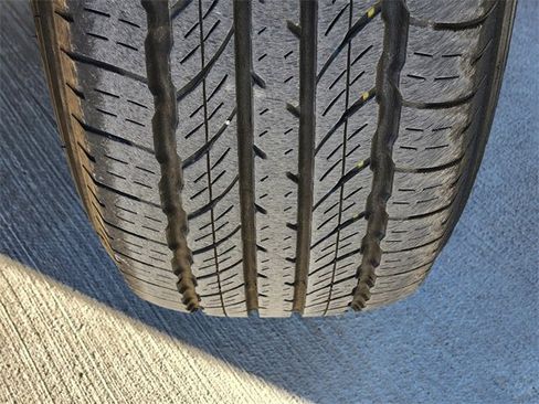 Used 2021 Toyota Tacoma SR5 w/ SR5 Appearance Package (SM) image 12