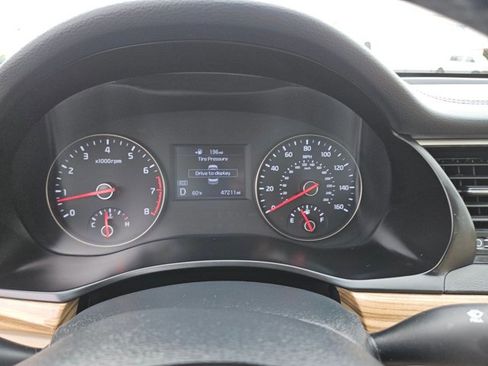 Used 2018 Kia Cadenza Premium w/ Luxury Package FWD image 22