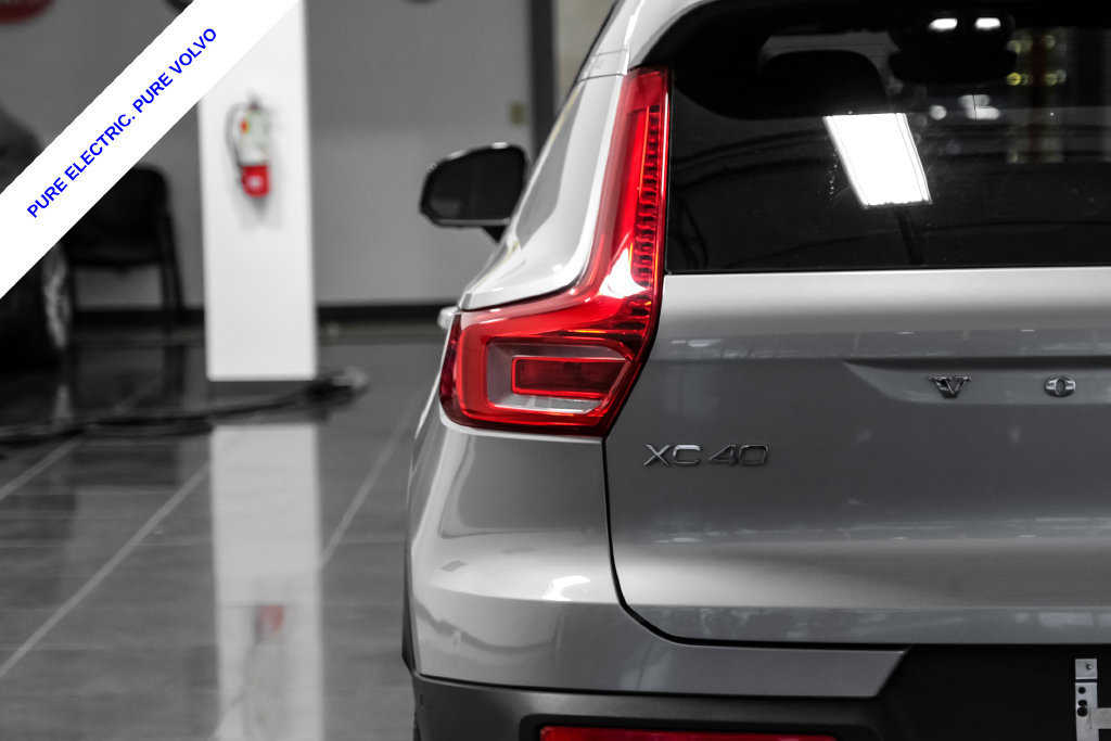 Used 2023 Volvo XC40 Recharge Plus AWD/4WD image 45