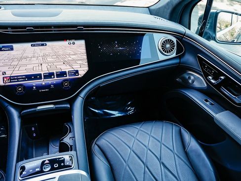 Used 2023 Mercedes-Benz EQS 580 4MATIC SUV image 15