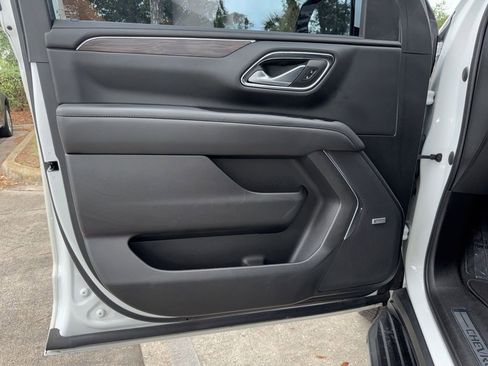 Used 2022 Chevrolet Tahoe LT w/ Luxury Package RWD image 20