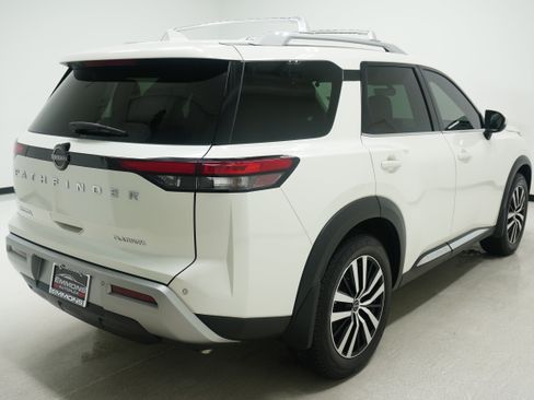 Used 2023 Nissan Pathfinder Platinum w/ Lighting Package (N93) FWD image 4