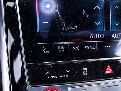 Used 2023 Audi SQ8 Prestige AWD/4WD image 30