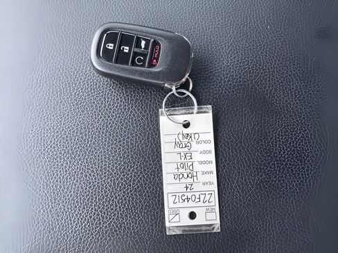 Used 2024 Honda Pilot EX-L image 2