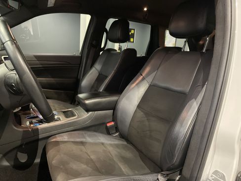 Used 2018 Jeep Grand Cherokee Laredo image 18