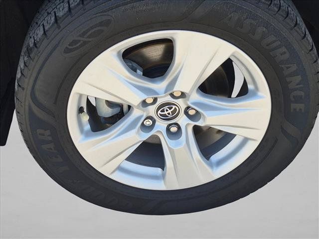 Used 2020 Toyota RAV4 XLE w/ Convenience Package AWD/4WD image 22