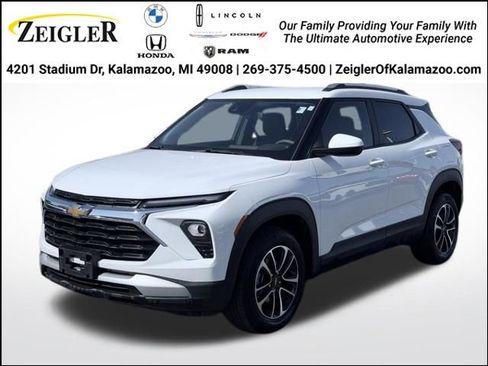 Used 2025 Chevrolet TrailBlazer LT AWD/4WD image 1