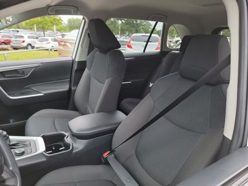 Used 2025 Toyota RAV4 LE AWD/4WD image 13