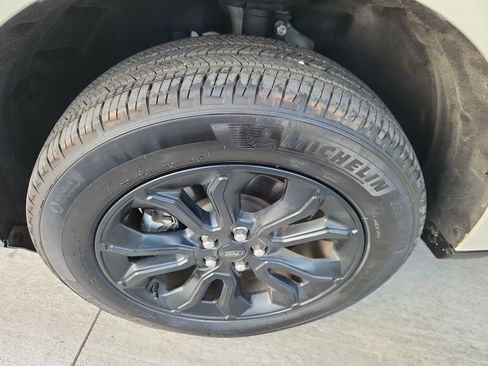 Used 2024 Ford Maverick Lariat w/ Black Appearance Package image 19