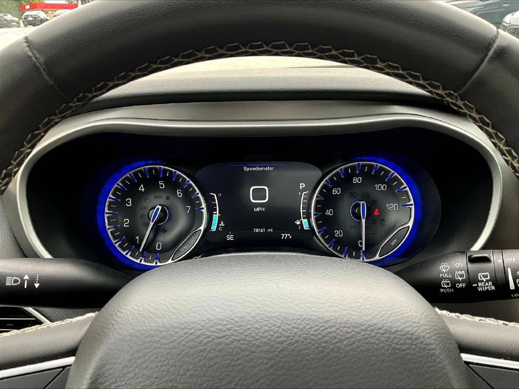 Used 2023 Chrysler Pacifica Touring-L FWD image 16