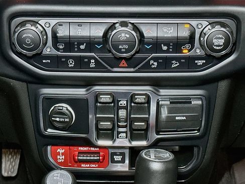 Used 2019 Jeep Wrangler Unlimited Rubicon AWD/4WD image 16