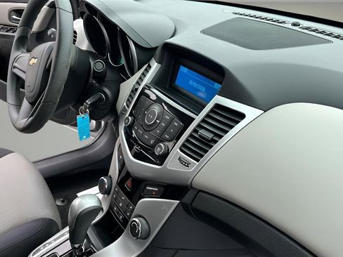 Used 2015 Chevrolet Cruze LS FWD image 24