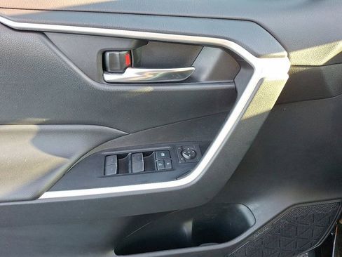 Used 2022 Toyota RAV4 XLE image 14