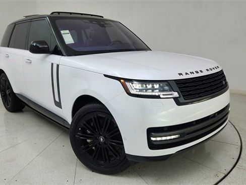 Used 2023 Land Rover Range Rover SE image 1