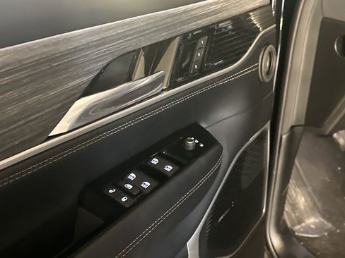 New 2024 Jeep Wagoneer L Series II w/ Flexible Seating Group image 9